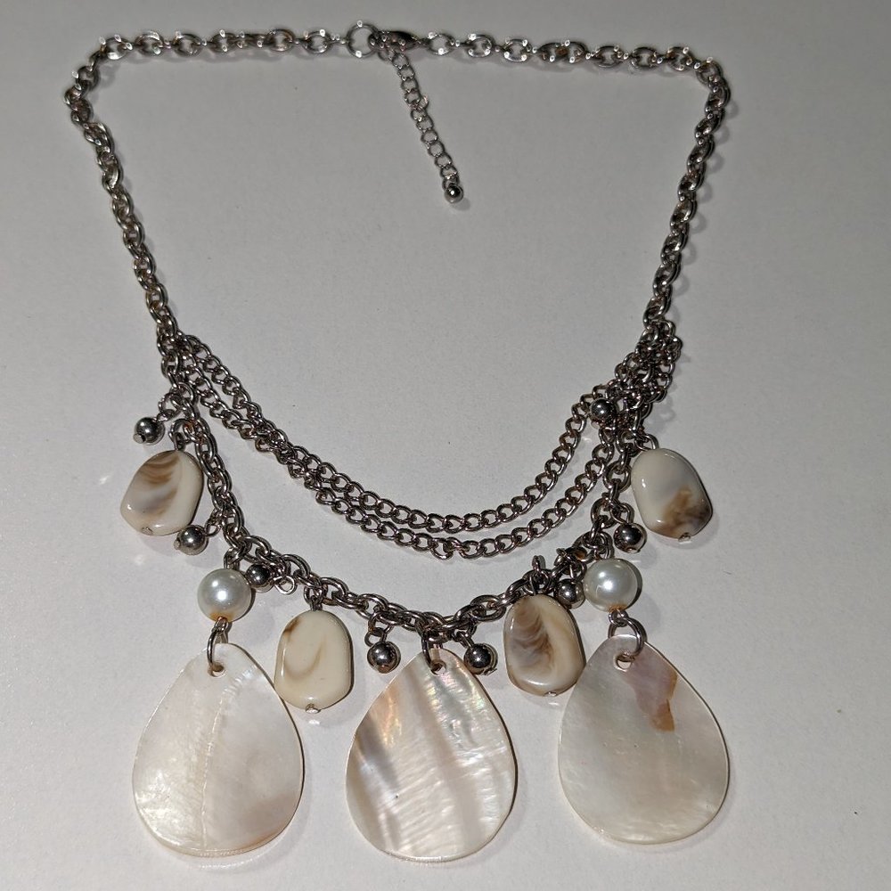 Elegant Mother-of-Pearl Teardrop Necklace - White